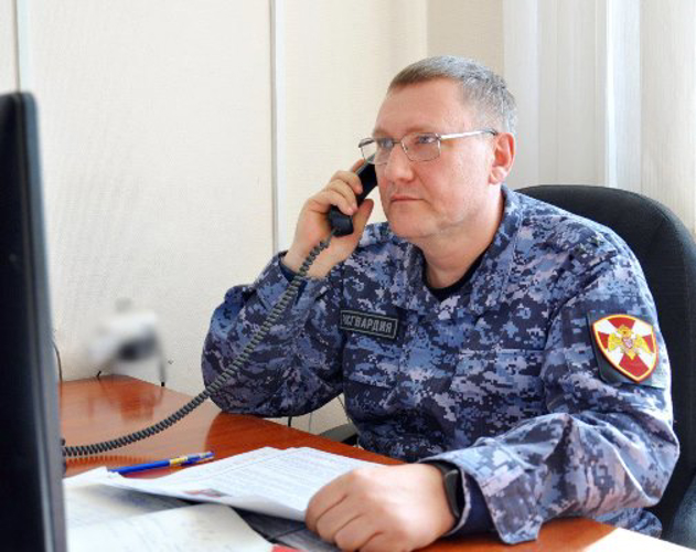 Офицер Управления Росгвардии по Нижегородской области ответил на вопросы граждан в ходе «прямой телефонной линии»