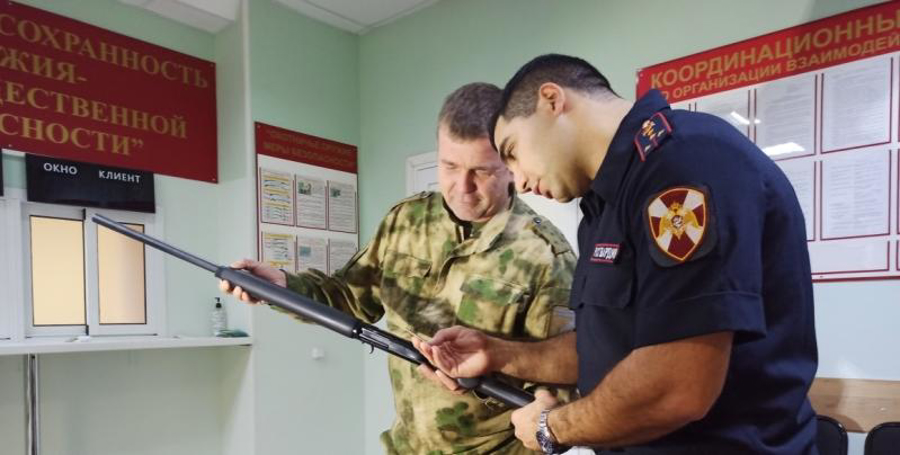 Нижегородцы продолжают передавать свое оружие и боеприпасы для нужд СВО (видео)