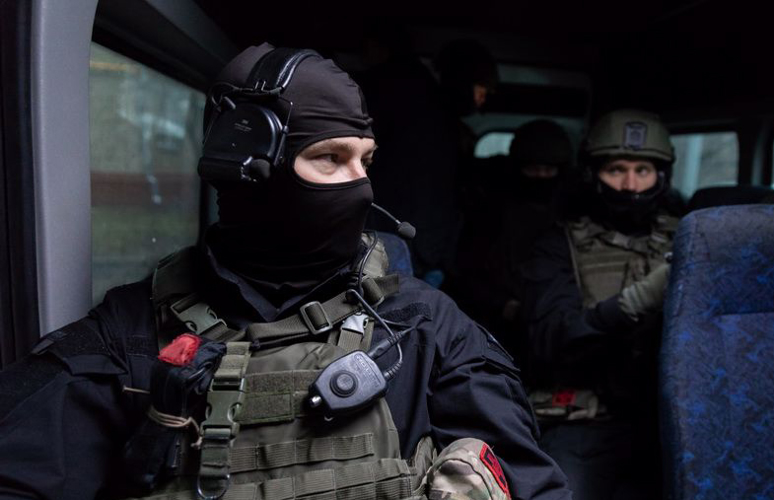 При участии СОБР Росгвардии в Нижнем Новгороде задержаны подозреваемые в незаконной банковской деятельности