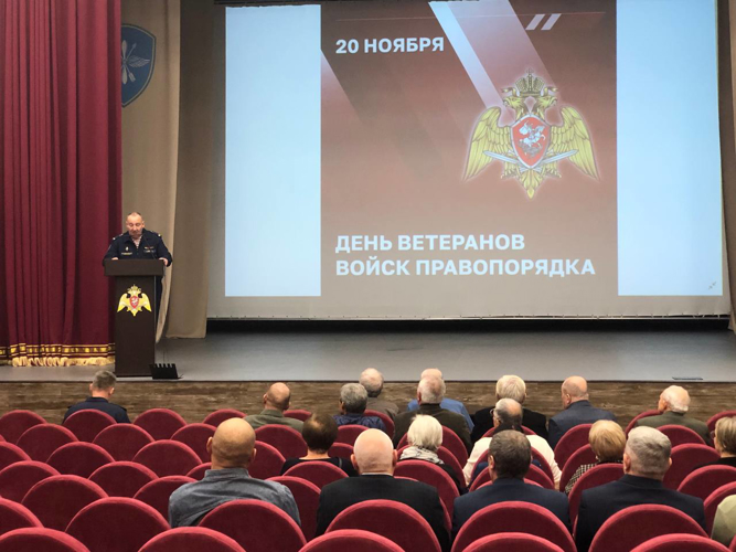 Смешанный авиационный полк Росгвардии организовал праздничные мероприятия в четь Дня ветеранов войск правопорядка и Дня матери