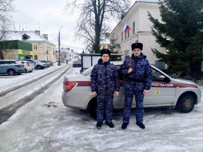 В Нижегородской области сотрудники вневедомственной охраны организовали эвакуацию дома, где произошло возгорание