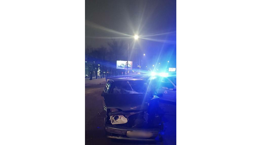 В Нижнем Новгороде сотрудники вневедомственной охраны оказали помощь пострадавшей в ДТП женщине