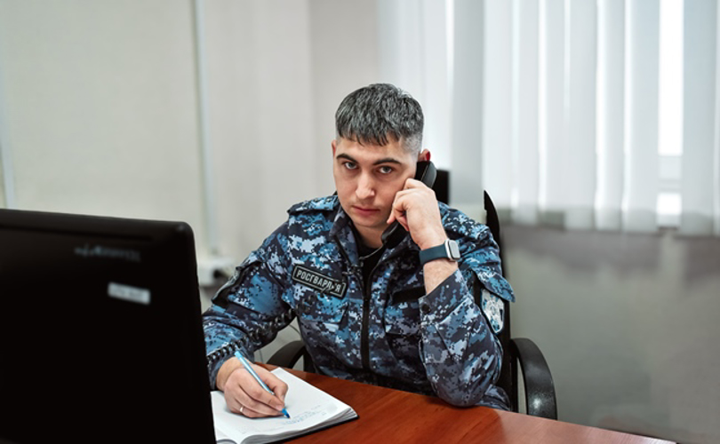 Офицер Управления Росгвардии по Нижегородской области ответил на вопросы граждан в ходе «прямой телефонной линии»