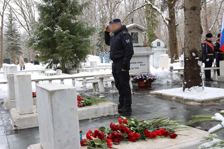 Нижегородские росгвардейцы почтили память погибших при исполнении служебного долга сотрудников Волго-Вятского РУБОПа