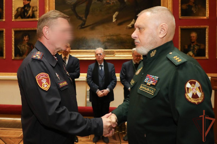 В Государственном Эрмитаже заместитель директора Росгвардии вручил госнаграды росгвардейцам-участникам СВО