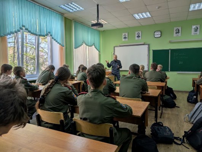 В Нижнем Новгороде ликвидатор аварии на ЧАЭС провёл урок мужества для подшефных Росгвардии кадет