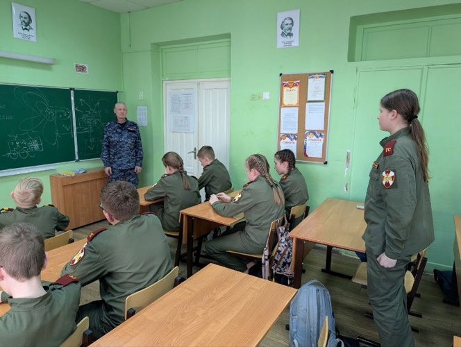 В Нижнем Новгороде ликвидатор аварии на ЧАЭС провёл урок мужества для подшефных Росгвардии кадет