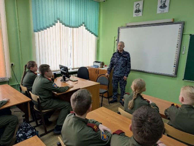 В Нижнем Новгороде ликвидатор аварии на ЧАЭС провёл урок мужества для подшефных Росгвардии кадет