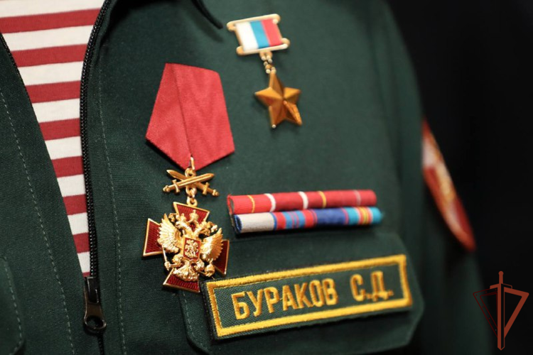 В Государственном Эрмитаже заместитель директора Росгвардии вручил госнаграды росгвардейцам-участникам СВО