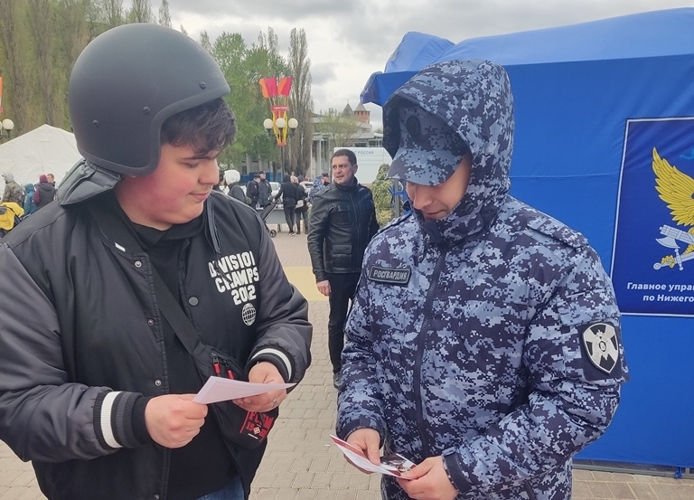 Сотрудники Росгвардии приняли участие во Всероссийских ярмарках трудоустройства (видео)