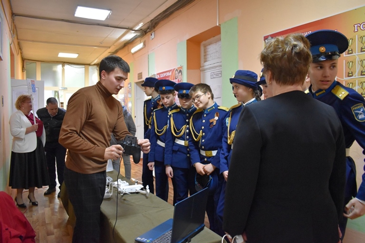 В Нижнем Новгороде при поддержке Росгвардии прошел первый межрегиональный фестиваль кадетских классов и клубов «Гвардейская смена» (фото,видео)