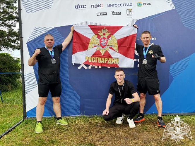 Сотрудники Управления Росгвардии по Нижегородской области приняли участие в спортивном забеге "Стальной характер"
