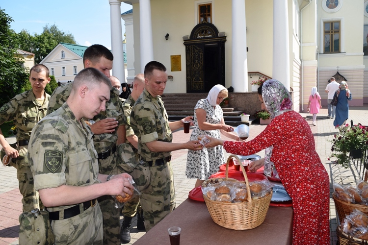 Военнослужащие батальон охраны и обеспечения Приволжского ордена Жукова округа Росгвардии приняли участие в торжественном богослужении в честь князя Владимира в Нижнем Новгороде