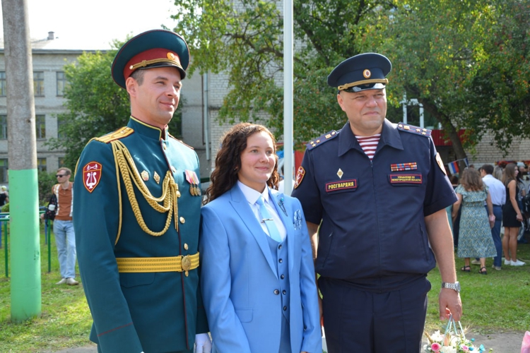 В Нижнем Новгороде офицеры Росгвардии в День знаний открыли новые классы «Гвардейской смены»
