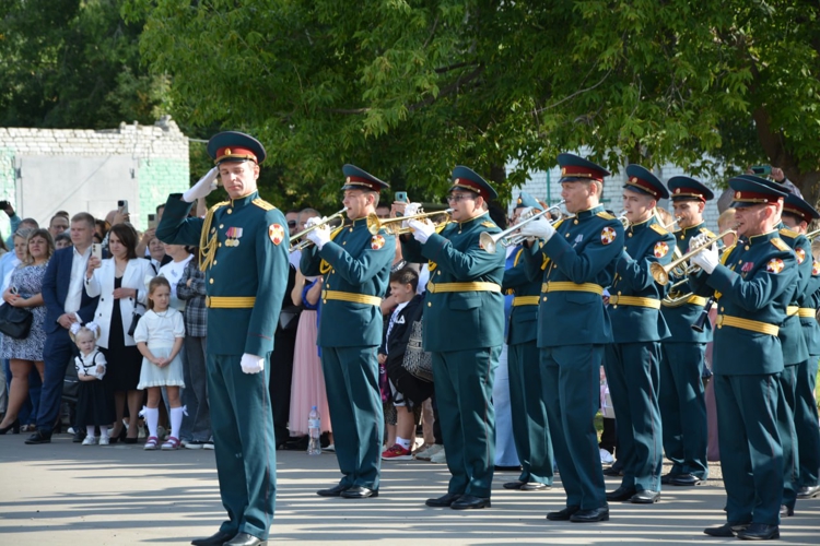 В Нижнем Новгороде офицеры Росгвардии в День знаний открыли новые классы «Гвардейской смены»