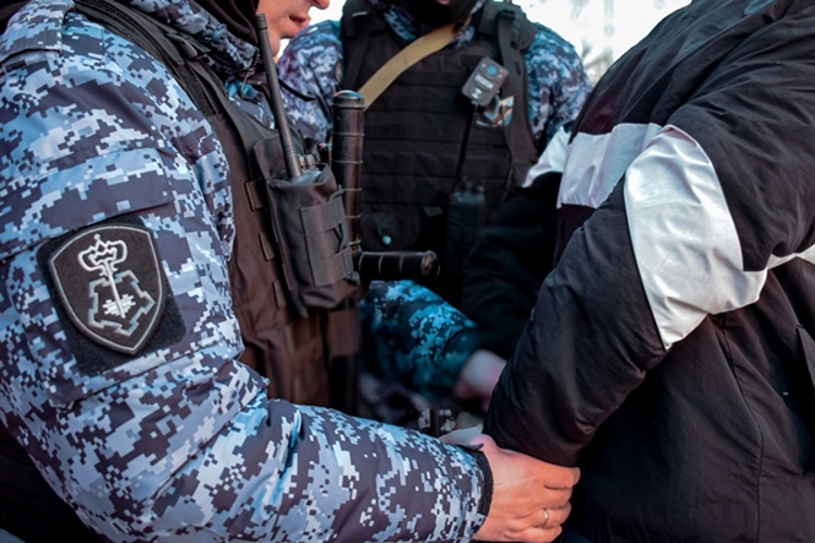 В Приволжской столице сотрудники Росгвардии задержали находящегося в федеральном розыске  мужчину 