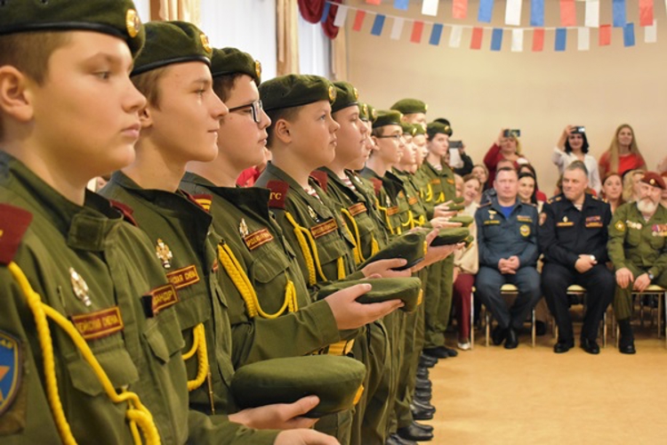 Заместитель начальника Управления Росгвардии по Нижегородской области управления в торжественной обстановке принял присягу у юных кадет (фото)