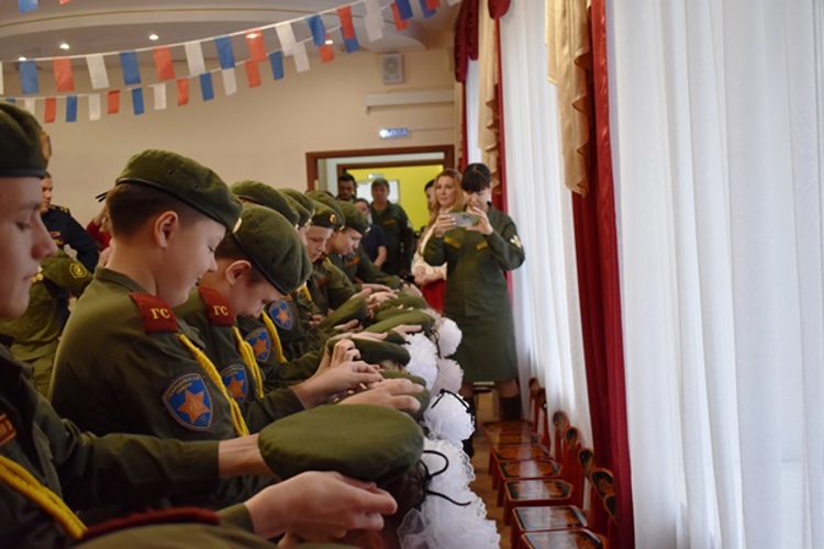 Заместитель начальника Управления Росгвардии по Нижегородской области управления в торжественной обстановке принял присягу у юных кадет (фото)