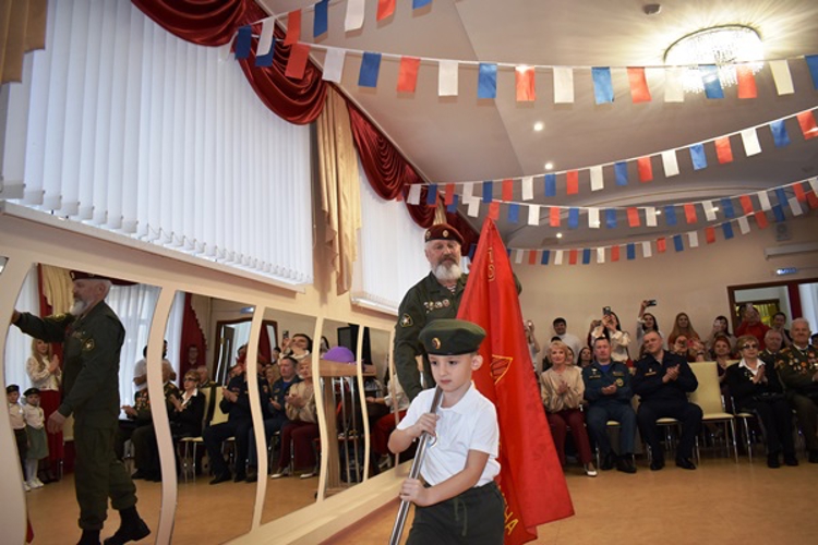 Заместитель начальника Управления Росгвардии по Нижегородской области управления в торжественной обстановке принял присягу у юных кадет (фото)