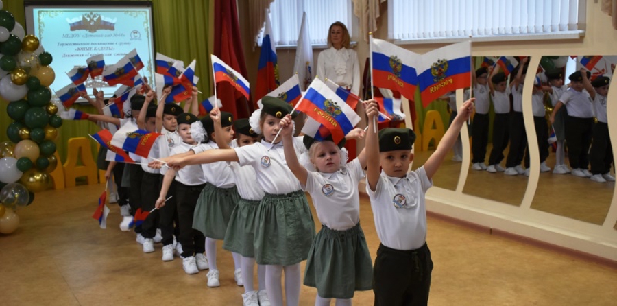 Заместитель начальника Управления Росгвардии по Нижегородской области управления в торжественной обстановке принял присягу у юных кадет