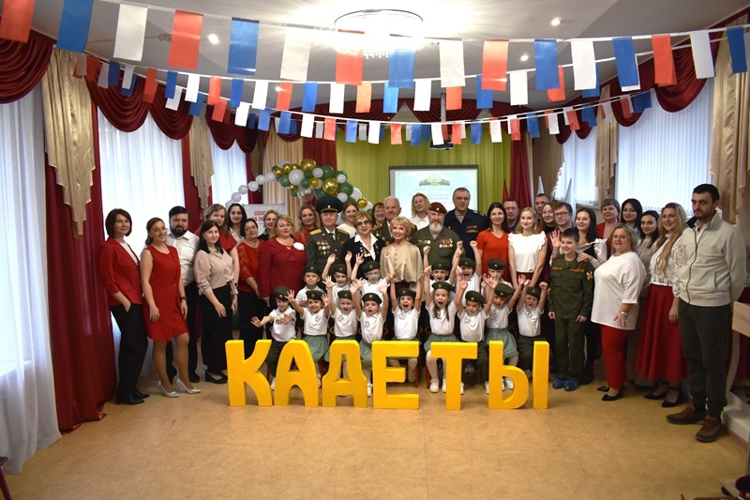 Заместитель начальника Управления Росгвардии по Нижегородской области управления в торжественной обстановке принял присягу у юных кадет (фото)