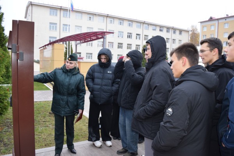 Настоящие герои среди нас: школьники и студенты в гостях у батальона охраны и обеспечения Приволжского ордена Жукова округа Росгвардии
