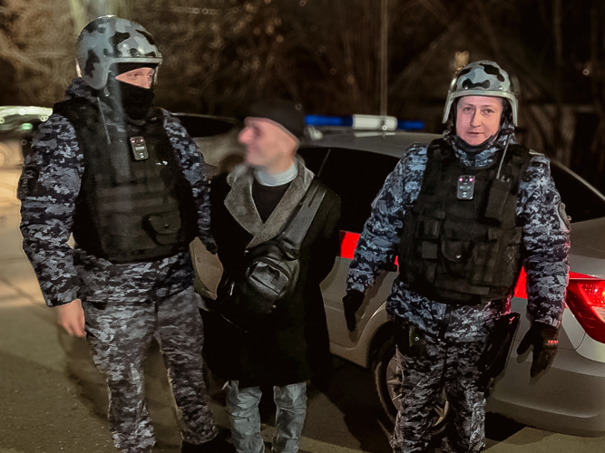 В Приволжской столице сотрудники Росгвардии по «горячим следам» задержали похитившего сумку гражданина