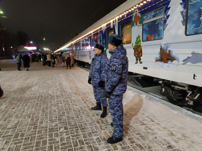 В Нижегородской области Росгвардия обеспечила безопасность встречи «Поезда Деда Мороза» (видео)