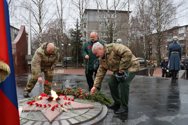 Управление Росгвардии по Нижегородской области почтило память Героев Отечества в городе Заволжье