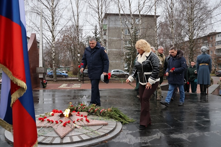 Управление Росгвардии по Нижегородской области почтило память Героев Отечества в городе Заволжье