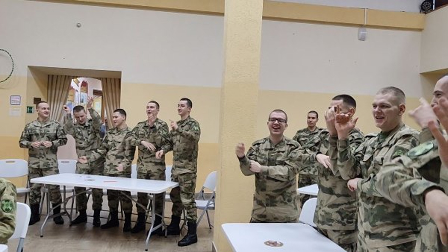 Военнослужащие Росгвардии приняли участие в историческом квизе, посвященном освобождению Ленинграда и юбилею ведомства