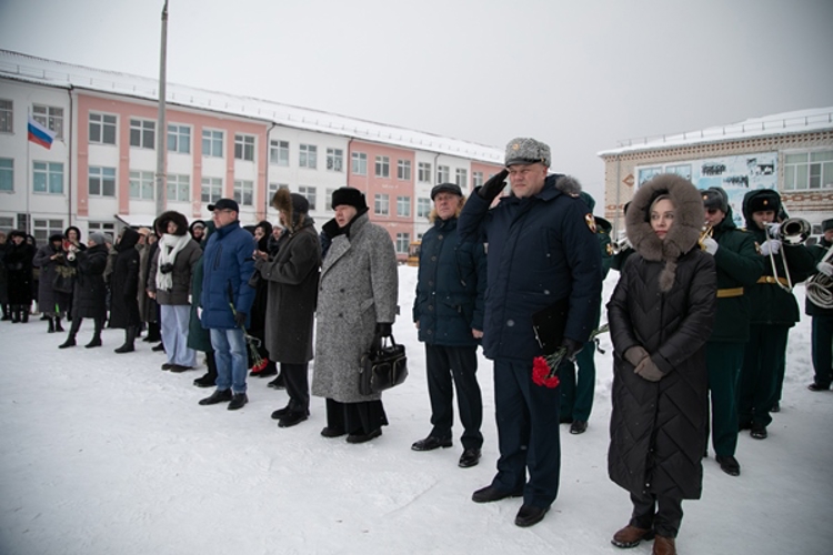 Офицеры Управления Росгвардии по Нижегородской области приняли участие в комплексе мероприятий, посвященных 82-й годовщине полного освобождения Ленинграда от фашистской блокады