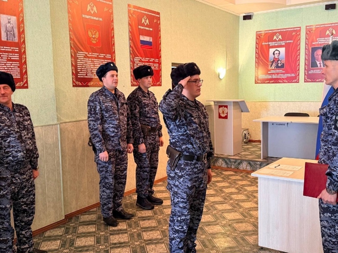 Молодые сотрудники вневедомственной охраны Управления Росгвардии по Нижегородской области приняли присягу