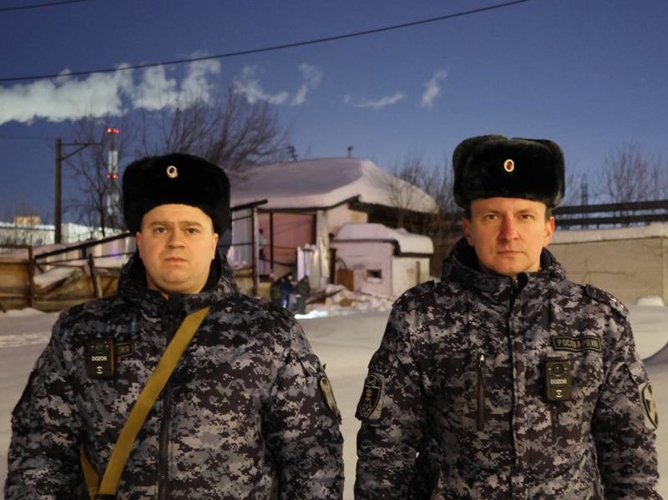В Нижнем Новгороде росгвардейцы оказали содействие сотрудникам МЧС в эвакуации пострадавших при обрушении крыши