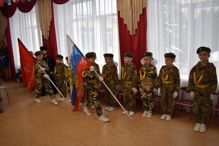 В Нижнем Новгороде юные кадеты поздравили росгвардейцев с Днем защитника Отечества