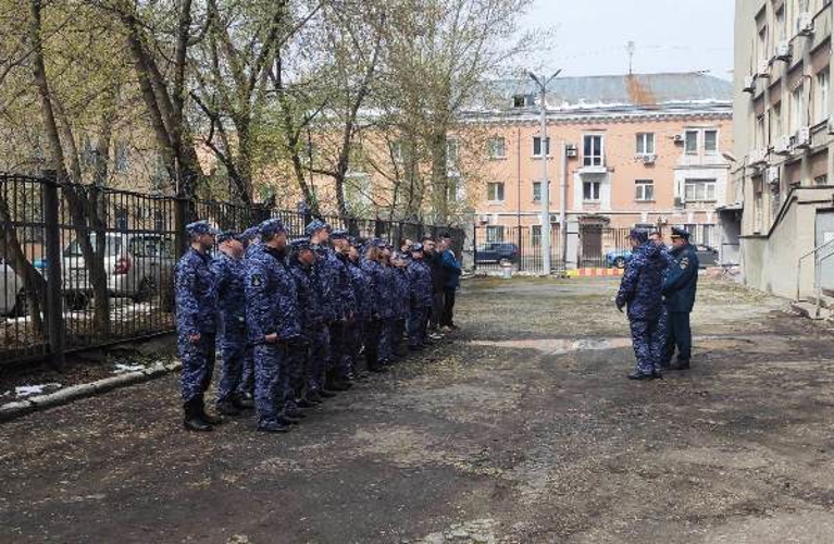 Совместные учения вневедомственной охраны Росгвардии и МЧС прошли в Нижнем Новгороде: готовность к чрезвычайным ситуациям на высоте