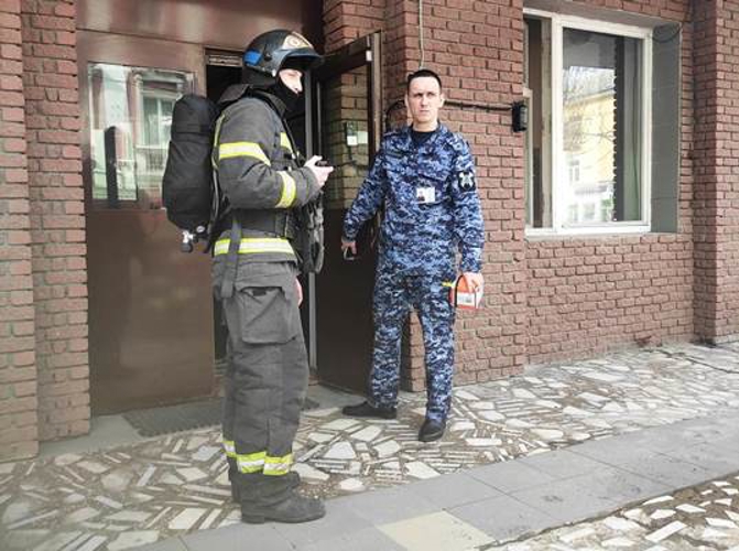 Совместные учения вневедомственной охраны Росгвардии и МЧС прошли в Нижнем Новгороде: готовность к чрезвычайным ситуациям на высоте