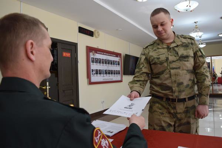 Военнослужащие отдельного батальона охраны и обеспечения Приволжского ордена Жукова округа Росгвардии и кадеты «Гвардейской смены» присоединились к Диктанту Победы