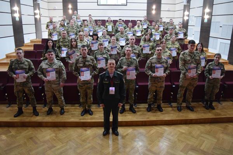 Военнослужащие отдельного батальона охраны и обеспечения Приволжского ордена Жукова округа Росгвардии и кадеты «Гвардейской смены» присоединились к Диктанту Победы