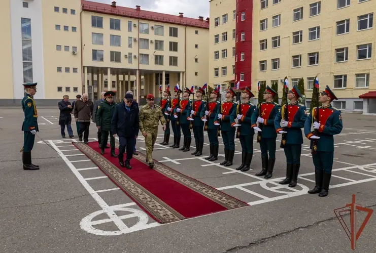 Советник директора Росгвардии генерал-лейтенант в отставке Петр Ровенский посетил с рабочим визитом подразделения ведомства в Приволжье