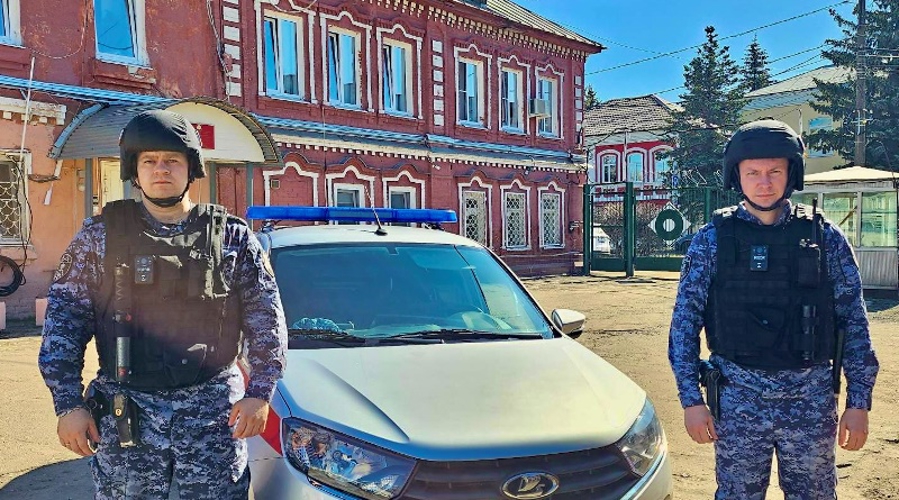 В Нижнем Новгороде росгвардейцы вернули родителям потерявшегося ребёнка