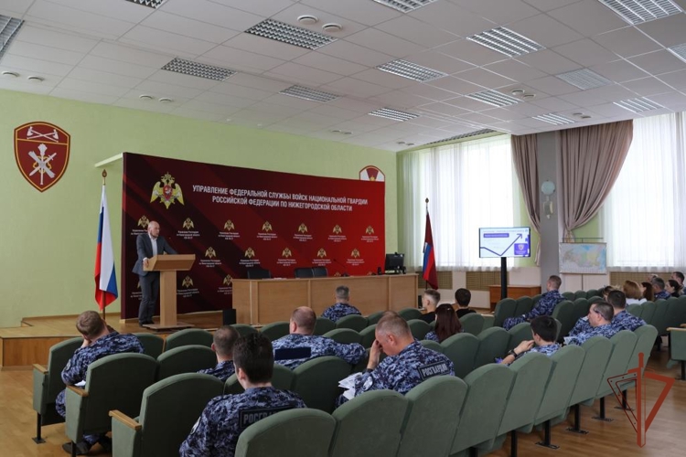 Росгвардейцы посетили просветительскую лекцию Российского общества «Знание» в Нижнем Новгороде
