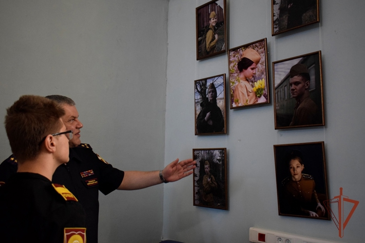 В Нижнем Новгороде сотрудники Управления Росгвардии посетили фотовыставку «Мы помним! Мы гордимся!»