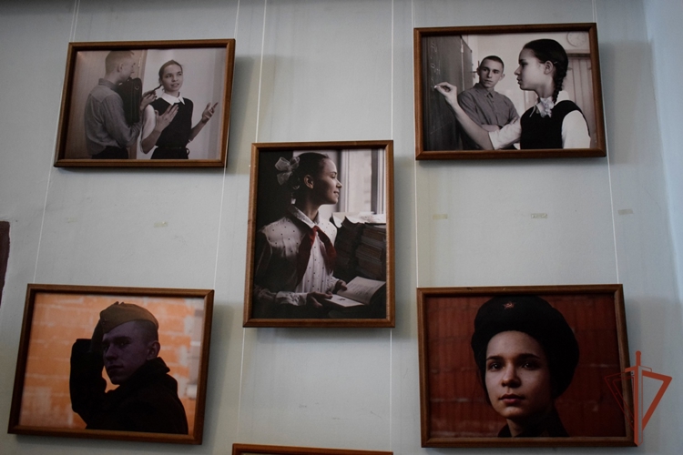 В Нижнем Новгороде сотрудники Управления Росгвардии посетили фотовыставку «Мы помним! Мы гордимся!»