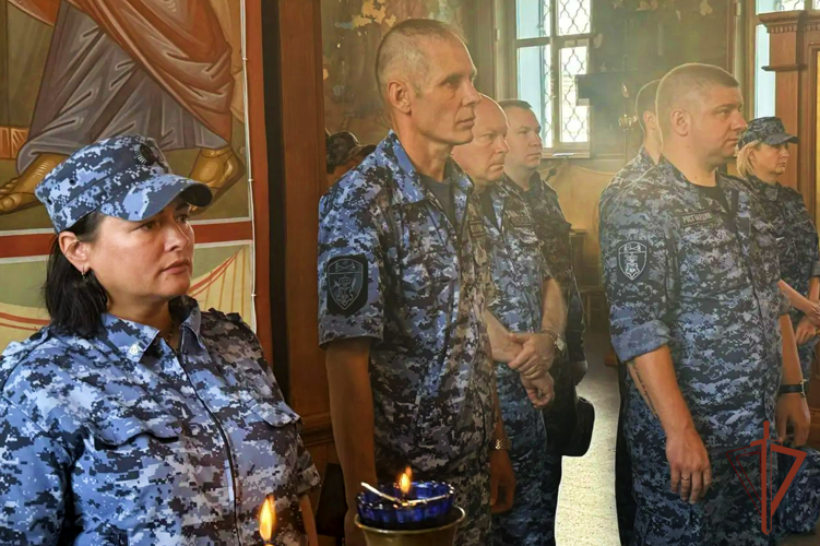 В Нижегородской области сотрудники Росгвардии почтили память святого равноапостольного князя Владимира