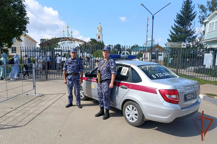 Росгвардия совместно с представителями других правоохранительных ведомств региона обеспечили охрану общественного порядка в период проведения религиозных мероприятий, посвященных памяти преподобного Серафима Саровского