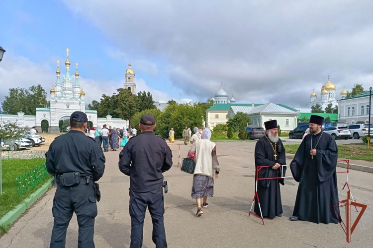 Росгвардия совместно с представителями других правоохранительных ведомств региона обеспечили охрану общественного порядка в период проведения религиозных мероприятий, посвященных памяти преподобного Серафима Саровского