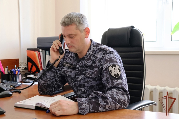 Офицер отдела кадров Управления Росгвардии по Нижегородской области в ходе прямой телефонной линии рассказал о приеме на службу