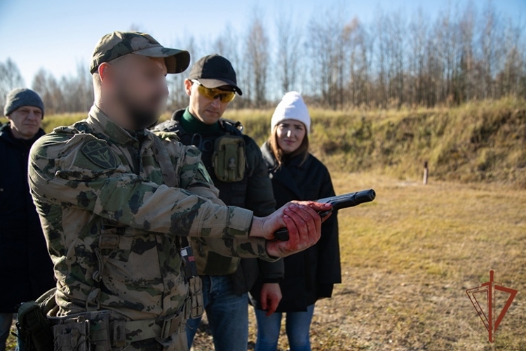 Сотрудники нижегородского ОМОН (на транспорте) провели занятие для представителей прокуратуры