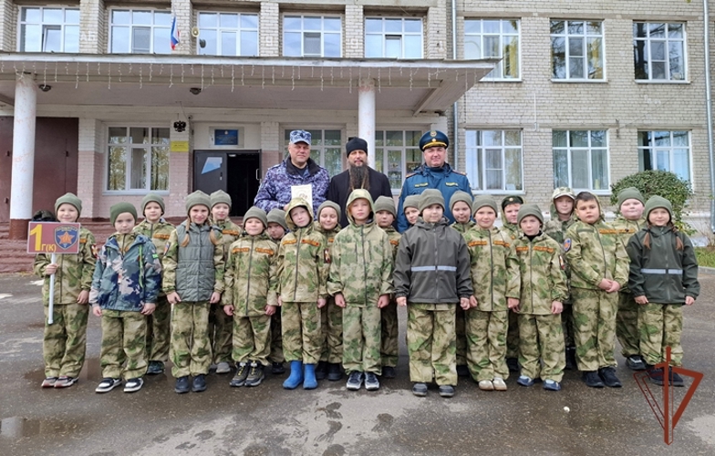 Росгвардейцы приняли участие в туристическом слёте «Кадетский рубеж: школа выживания и спасательных операций»